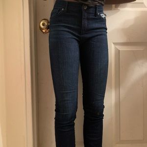 Blue skinny jeans 💜